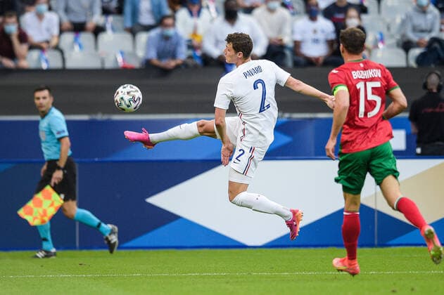 Benjamin Pavard ( 2 - France ) - Vasil Bozhikov ( 15 - Bulgarie ) - FOOTBALL : France vs Bulgarie - Match Amical - Saint Denis - 08 06 2021 FedericoPestellini Panoramic 