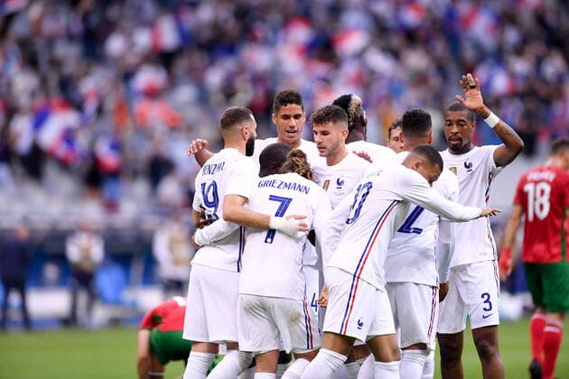 JOIE - FAIR PLAY - 21 LUCAS HERNANDEZ (FRA) - 04 RAPHAEL VARANE (FRA) - 03 PRESNEL KIMPEMBE (FRA) FOOTBALL : France vs Bulgarie - Match Amical - Preparation UEFA EURO, EM, Europameisterschaft,Fussball 2020 - 08 06 2021 FEP Panoramic 