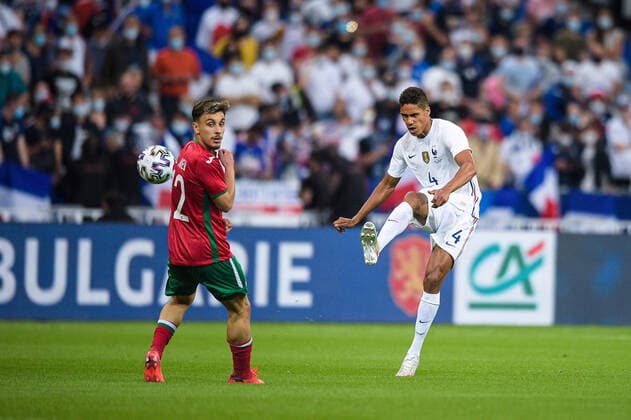 Raphael Varane ( 4 - France ) - Ilian Iliev ( 12 - Bulgarie ) - FOOTBALL : France vs Bulgarie - Match Amical - Saint Denis - 08 06 2021 FedericoPestellini Panoramic 