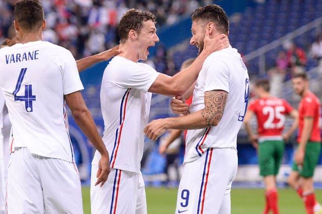 JOIE - FAIR PLAY - 09 OLIVIER GIROUD (FRA) - 02 BENJAMIN PAVARD (FRA) FOOTBALL : France vs Bulgarie - Match Amical - Preparation UEFA EURO, EM, Europameisterschaft,Fussball 2020 - 08 06 2021 FEP Panoramic 