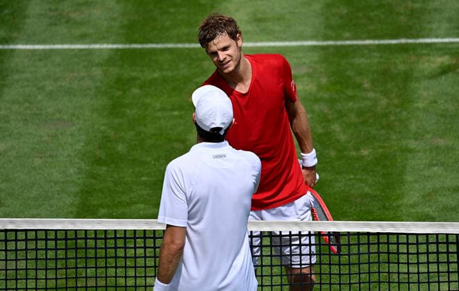 Yannick Hanfmann (GER) Gratulation von Jeremy Chardy (FRA) Gestik, Geste 09.06.2021 Tennis MercedesCup Stuttgart 2021 Weißenhof ATP, Tennis Herren 07.-13.06.2021 Tennis MercedesCup Stuttgart 2021