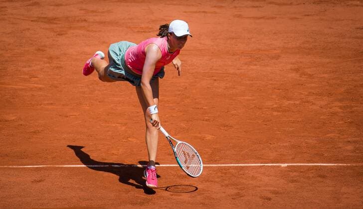 Mandatory Credit: Photo by Rob Prange Shutterstock (12046067aq) Iga Swiatek of Poland in action during her quarter-final at the 2021 Roland Garros Grand Slam Tournament French Open Tennis, Day Eleven, Roland Garros, Paris, France - 09 Jun 2021 French Open Tennis, Day Eleven, Roland Garros, Paris, France - 09 Jun 2021  Copyright: xRobxPrange Shutterstockx 12046067aq