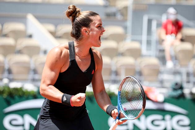 TENNIS - French Open 2021 PARIS,FRANCE,09.June.21 - TENNIS - WTA, Tennis Damen Tour, French Open, Roland Garros, Grand Slam. Image shows the rejoicing of Maria Sakkari (GRE).  GEPAxpictures xPatrickxSteiner