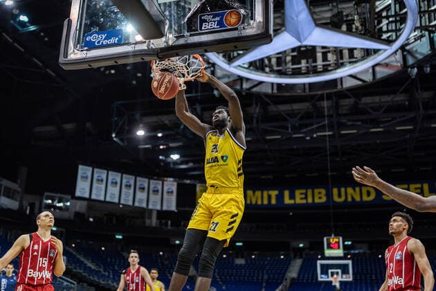 Basketball Berlin 09.06.2021 1. Bundesliga easyCredit BBL Saison 2020 2021 Playoffs Finale Spiel 1 Alba Berlin - FC Bayern München Christ Koumadje (Alba Berlin, No.21)