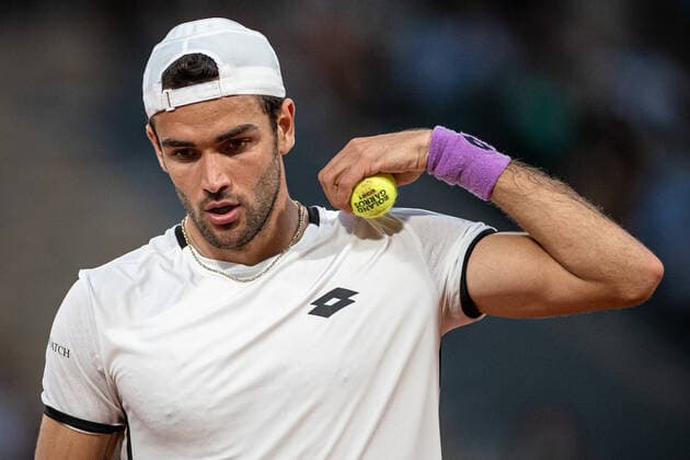 (210610) -- PARIS, June 10, 2021 -- Matteo Berrettini of Italy reacts during the men s singles quarterfinal against Novak Djokovic of Serbia at the French Open tennis tournament at Roland Garros in Paris, France, June 9, 2021. (Photo by Xinhua) (SP)FRANCE-PARIS-TENNIS-ROLAND GARROS-FRENCH OPEN-MEN S SINGLES-DAY 11 AurelienxMorissard 