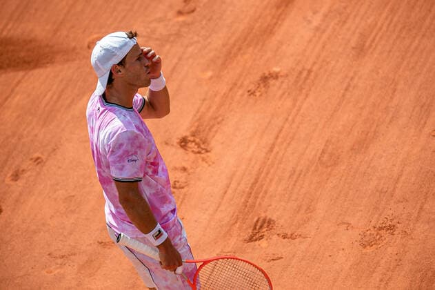 (210610) -- PARIS, June 10, 2021 -- Diego Schwartzman of Argentina reacts during the men s singles quarterfinal against Rafael Nadal of Spain at the French Open tennis tournament at Roland Garros in Paris, France, June 9, 2021. (Photo by Aurelien Morissard Xinhua) (SP)FRANCE-PARIS-TENNIS-ROLAND GARROS-FRENCH OPEN-MEN S SINGLES-DAY 11 AoxLeilian¡¤molisaer 