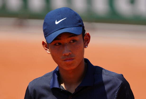 (210610) -- PARIS, June 10, 2021 -- Shang Juncheng of China reacts during the boys singles third round match against Leo Borg of Sweden at the French Open tennis tournament at Roland Garros in Paris, France, June 9, 2021. ) (SP)FRANCE-PARIS-TENNIS-ROLAND GARROS-FRENCH OPEN-BOY S SINGLES-DAY 11 GaoxJing 