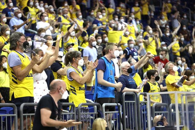 DEU, GER, easyCredit BBL, ALBA vs. Bayern Muenchen, 09.06.2021, Mercedes-Benz-Arena, Berlin, DEU, GER, easyCredit BBL, ALBA vs. Bayern Muenchen, im Bild ALBA-Fans