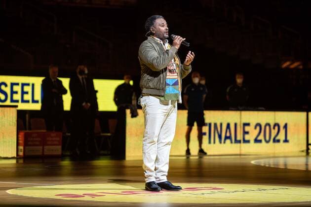 Basketball Berlin 09.06.2021 1. Bundesliga easyCredit BBL Saison 2020 2021 Playoffs Finale Spiel 1 Alba Berlin - FC Bayern München Nationalhymne vor dem Spiel