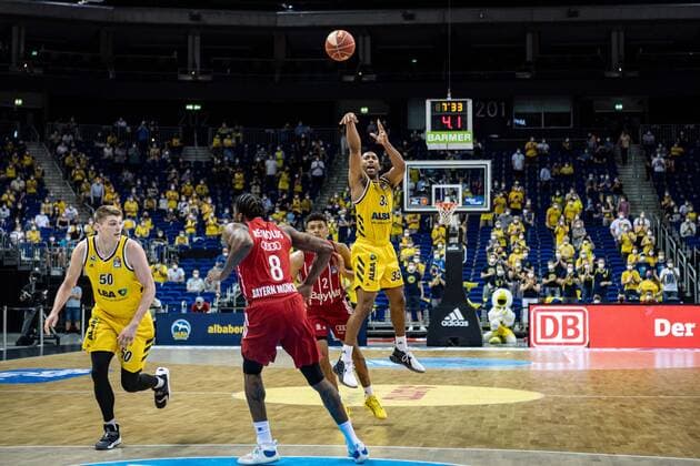 Basketball Berlin 09.06.2021 1. Bundesliga easyCredit BBL Saison 2020 2021 Playoffs Finale Spiel 1 Alba Berlin - FC Bayern München Jayson Granger (Alba Berlin, No.33)