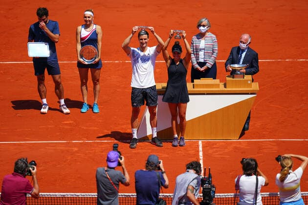 Mandatory Credit: Photo by Javier Garcia BPI Shutterstock (12058061g) Desirae Krawczyk and Joe Salisbury celebrate winning the final of the Mixed Doubles French Open Tennis, Day Twelve, Roland Garros, Paris, France - 10 Jun 2021 French Open Tennis, Day Twelve, Roland Garros, Paris, France - 10 Jun 2021  Copyright: xJavierxGarcia BPI Shutterstockx 12058061g