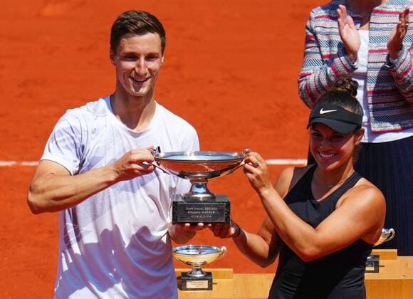 Mandatory Credit: Photo by Javier Garcia BPI Shutterstock (12058061e) Desirae Krawczyk and Joe Salisbury celebrate winning the final of the Mixed Doubles French Open Tennis, Day Twelve, Roland Garros, Paris, France - 10 Jun 2021 French Open Tennis, Day Twelve, Roland Garros, Paris, France - 10 Jun 2021  Copyright: xJavierxGarcia BPI Shutterstockx 12058061e