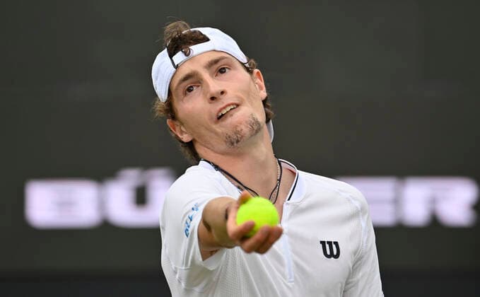 Ugo Humbert (FRA) Aktion Aufschlag 10.06.2021 Tennis MercedesCup Stuttgart 2021 Weißenhof ATP, Tennis Herren 07.-13.06.2021 Tennis MercedesCup Stuttgart 2021