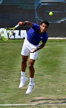Felix Auger-Aliassime (CAN) Aktion Aufschlag 10.06.2021 Tennis MercedesCup Stuttgart 2021 Weißenhof ATP, Tennis Herren 07.-13.06.2021 Tennis MercedesCup Stuttgart 2021