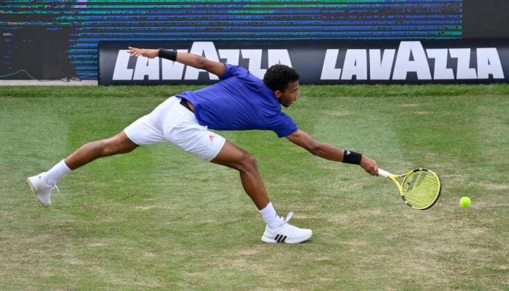 Felix Auger-Aliassime (CAN) Aktion 10.06.2021 Tennis MercedesCup Stuttgart 2021 Weißenhof ATP, Tennis Herren 07.-13.06.2021 Tennis MercedesCup Stuttgart 2021