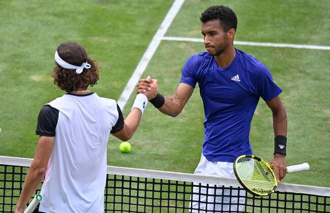 Lloyd Harris (RSA) gratuliert Felix Auger-Aliassime (CAN) Gestik, Geste 10.06.2021 Tennis MercedesCup Stuttgart 2021 Weißenhof ATP, Tennis Herren 07.-13.06.2021 Tennis MercedesCup Stuttgart 2021