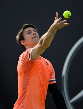 Jurij Rodionov (AUT) Aktion Auschlag 10.06.2021 Tennis MercedesCup Stuttgart 2021 Weißenhof ATP, Tennis Herren 07.-13.06.2021 Tennis MercedesCup Stuttgart 2021