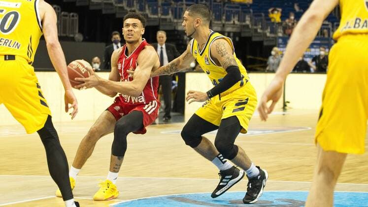 v.l. Wade Baldwin - Bayern 2, Peyton Siva - Alba 3, 10.06.2021, BBL, Alba Berlin vs FC Bayern - Finale - Spiel 2, in der Mercedes Benz Arena, GER, Berlin, 10.06.2021, BBL, Alba vs FC Bayern - Spiel 2 - Playoff Berlin Copyright: xUwexKoch Eibner-Pressefotox EP_UKH