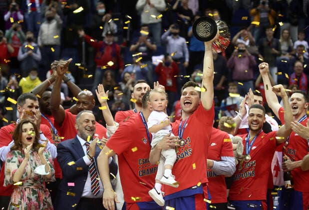 MOSCOW, RUSSIA - JUNE 10, 2021: CSKA Moscow players and coaching staff celebrate winning the VTB United League title after defeating UNICS Kazan 89-81 in Game 3 of the 2021 2022 VTB United League final series at CSKA Arena. Valery Sharifulin TASS  TS1044CA