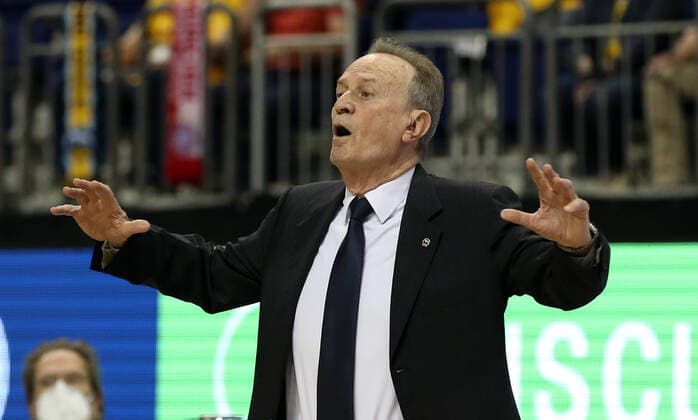 Trainer Aito Garcia Reneses zeigend, gestikulierend Aktion Oberkoerper Oberkörper Basketball Play Off Finale BBL Bundesliga Herren Saison 2020 2021 10.06.2021 ALBA Berlin vs. FC Bayern München