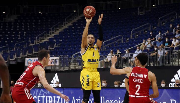 Zan Sisko, Peyton Siva, Wade Baldwin Basketball Play Off Finale BBL Bundesliga Herren Saison 2020 2021 10.06.2021 ALBA Berlin vs. FC Bayern München