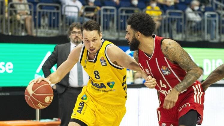v.l. Marcus Eriksson - Alba 8, D. J. Seeley - Bayern 4, 10.06.2021, BBL, Alba Berlin vs FC Bayern - Finale - Spiel 2, in der Mercedes Benz Arena, GER, Berlin, 10.06.2021, BBL, Alba vs FC Bayern - Spiel 2 - Playoff Berlin Copyright: xUwexKoch Eibner-Pressefotox EP_UKH