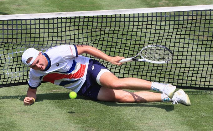 1.06.2021, ATP, Tennis Herren Tour Mercedes Cup Stuttgart, Weissenhofff, Tennis, im Bild: Dominic Stephan Stricker (SUI) ist wieder abgerutscht