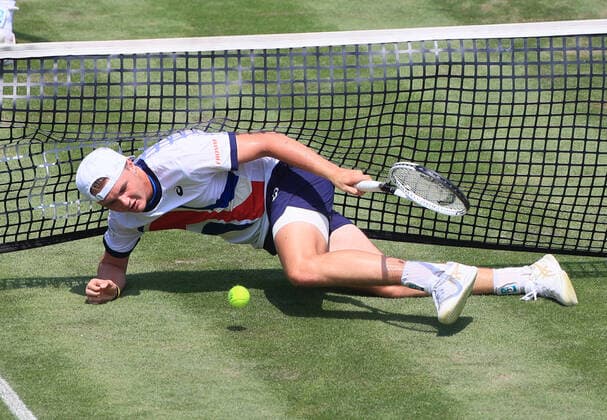 1.06.2021, ATP, Tennis Herren Tour Mercedes Cup Stuttgart, Weissenhofff, Tennis, im Bild: Dominic Stephan Stricker (SUI) ist wieder abgerutscht