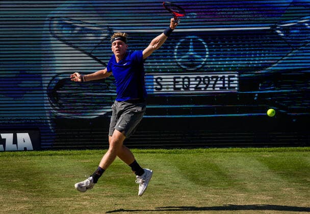 Denis Shapovalov (CAN) beim Spiel Denis Shapovalov (CAN) vs. Marin Cilic (CRO) ATP, Tennis Herren 250 ATP TOUR ATP-Rasenturnier: MercedesCup 2021 am 11.06.2021 in Stuttgart (TC Weissenhof), Baden-Wuerttemberg, Deutschland Stuttgart. 11.06.21 Tennis , 11.06.2021, Stuttgart (Deutschland)