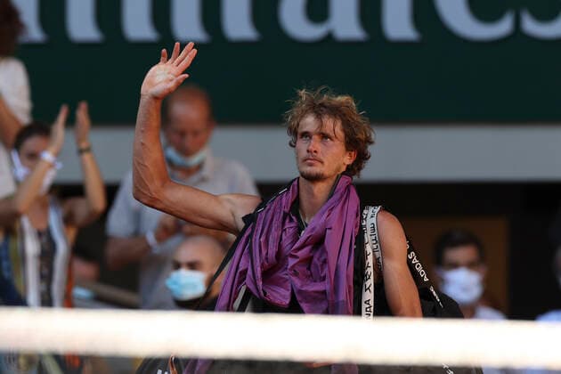 Alexander Zverev (GER) winkt und verabschiedet sich von den Zuschauern, Fans nach der Niederlage Copyright: xJuergenxHasenkopfx