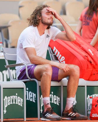 Stefanos Tsitsipas sitzt auf der Bank nach seinem SIeg, Emotion Tennis - French Open 2021 - Grand Slam - Roland Garros - Paris - - France - 11 June 2021. Copyright: xJuergenxHasenkopfx