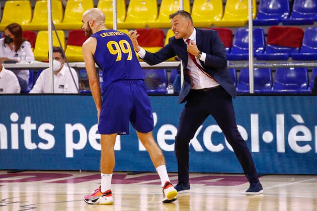 Basketball, Halbfinale, FC Barcelona - CB 1939 Canarias FC Barcelona, Barca V Lenovo Tenerife - Liga ACB Playoff Coach of FC Barcelona Sarunas Jasikevicius talking with 99 Nick Calathes of FC Barcelona during the Liga ACB playoff 3rd match of the semi final between FC Barcelona and Lenovo Tenerife at Palau Blaugrana on June 11, 2021 in Barcelona, Spain. Barcelona Spain bonilla-fcbarcel210611_np7Qo  Copyright: xXavierxBonillax