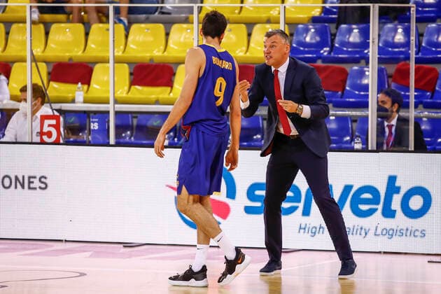 Basketball, Halbfinale, FC Barcelona - CB 1939 Canarias FC Barcelona, Barca V Lenovo Tenerife - Liga ACB Playoff Coach of FC Barcelona Sarunas Jasikevicius and 09 Leandro Bolmaro of FC Barcelona during the Liga ACB playoff 3rd match of the semi final between FC Barcelona and Lenovo Tenerife at Palau Blaugrana on June 11, 2021 in Barcelona, Spain. Barcelona Spain bonilla-fcbarcel210611_npH2K  Copyright: xXavierxBonillax