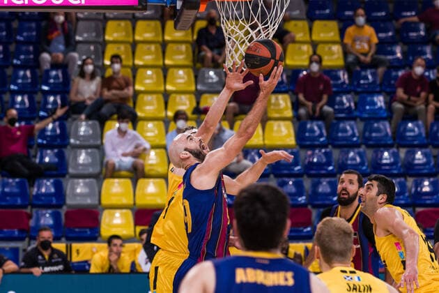 June 11, 2021, Barcelona, Barcelona, Spain: Nick Calathes of FC Barcelona, Barca shoot to basket during the Liga Endesa ACB Playoff semi final game 3 match between Fc Barcelona and Lenovo Tenerife at Palau Blaugrana on June 11, 2021 in Barcelona, Spain. Barcelona Spain - ZUMAa181 20210611_zaa_a181_033 Copyright: xJavierxBorregox