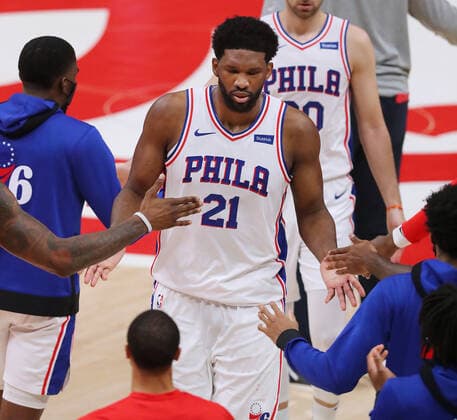 June 11, 2021, Atlanta, GA, USA: The Philadelphia 76ers Joel Embiid (21) gets five from teammates following a 127-111 victory against the Atlanta Hawks in Game 3 of their Eastern Conference semifinal at State Farm Arena on Friday, June 11, 2021, in Atlanta. Atlanta USA - ZUMAm67_ 0121187462st Copyright: xCurtisxComptonx
