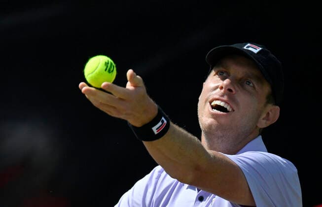 Sam Querrey (USA) Aktion Aufschlag 12.06.2021 Halbfinale Tennis MercedesCup Stuttgart 2021 Weißenhof ATP, Tennis Herren 07.-13.06.2021 Tennis MercedesCup Stuttgart 2021