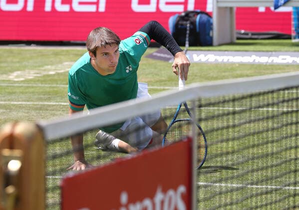 12.06.2021. Deutschland, Stuttgart, Tennis MercedesCup 2021, Halbfinale, Jurij Rodionov (AUT) muß verletzt aufgeben