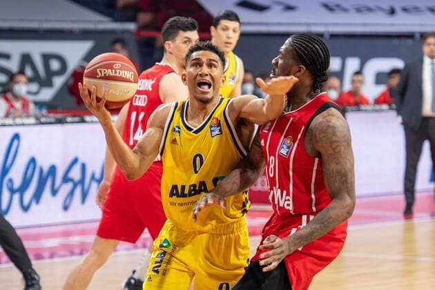 Maodo Lo 0 (Alba Berlin), Jalen Reynolds 8 (FC Bayern), FC Bayern Basketball vs. Alba Berlin, BBL Playoffs, Finale, 12.06.2021 Muenchen Bayern Deutschland
