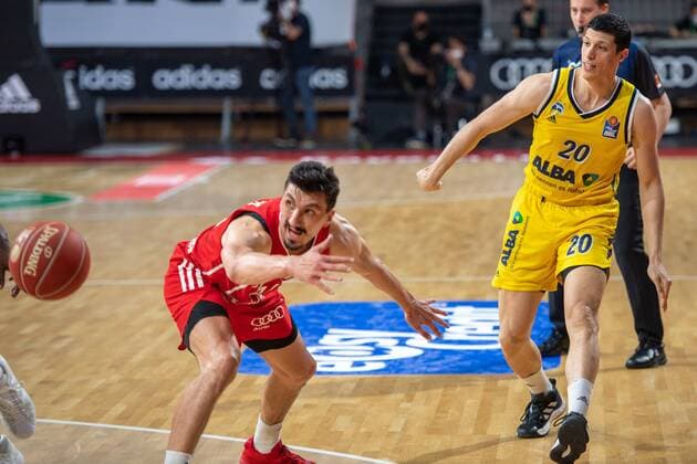 Nihad Djedovic 14 (FC Bayern), Simone Fontecchio 20 (Alba Berlin), FC Bayern Basketball vs. Alba Berlin, BBL Playoffs, Finale, 12.06.2021 Muenchen Bayern Deutschland