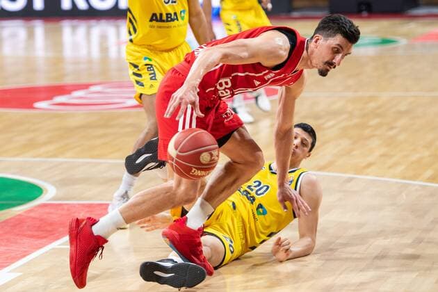 Nihad Djedovic 14 (FC Bayern), Simone Fontecchio 20 (Alba Berlin), FC Bayern Basketball vs. Alba Berlin, BBL Playoffs, Finale, 12.06.2021 Muenchen Bayern Deutschland