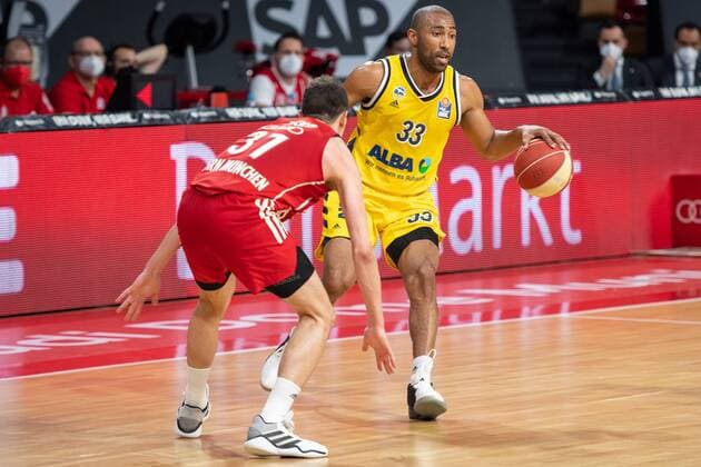 Zan Mark Sisko 31 (FC Bayern), Jayson Granger 33 (Alba Berlin), FC Bayern Basketball vs. Alba Berlin, BBL Playoffs, Finale, 12.06.2021 Muenchen Bayern Deutschland