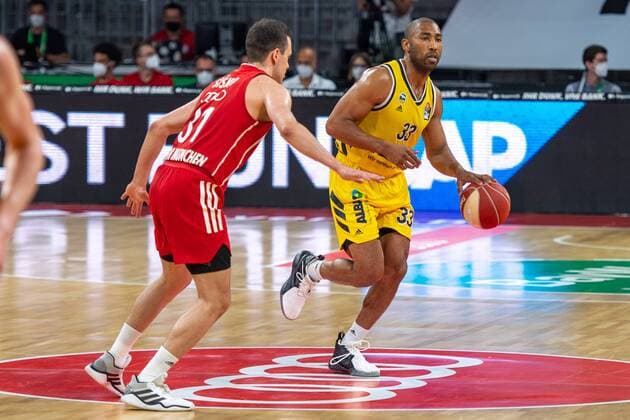 Zan Mark Sisko 31 (FC Bayern), Jayson Granger 33 (Alba Berlin), FC Bayern Basketball vs. Alba Berlin, BBL Playoffs, Finale, 12.06.2021 Muenchen Bayern Deutschland