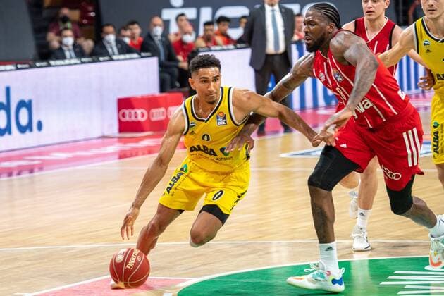 Maodo Lo 0 (Alba Berlin), Jalen Reynolds 8 (FC Bayern), FC Bayern Basketball vs. Alba Berlin, BBL Playoffs, Finale, 12.06.2021 Muenchen Bayern Deutschland