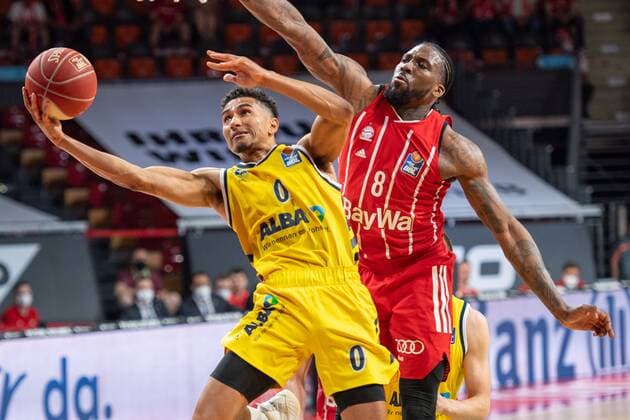 Maodo Lo 0 (Alba Berlin), Jalen Reynolds 8 (FC Bayern), FC Bayern Basketball vs. Alba Berlin, BBL Playoffs, Finale, 12.06.2021 Muenchen Bayern Deutschland