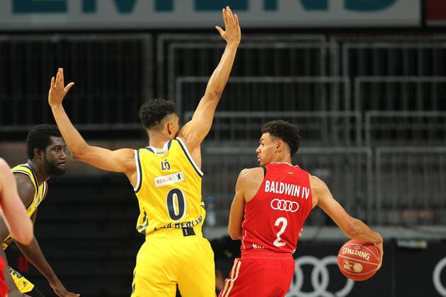 Zweikampf zwischen Maodo Lo (Berlin) und Wade Baldwin IV (Muenchen) GER, FC Bayern Basketball vs. Alba Berlin, Basketball, 1.Bundesliga, Playoffs 2020 2021, Finale Spiel 3, 12.06.2021, GER, FC Bayern Basketball vs. Alba Berlin, Basketball, 1.Bundesliga, Playoffs 2020 2021, Finale Spiel 3, 12.06.2021, Muenchen Copyright: xEIBNER MarcelxEngelbrechtx EP_EER