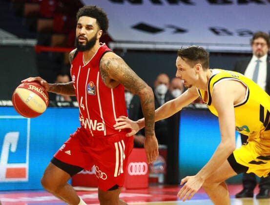 4 Dennis Jerome Seeley (FCBB) rot gegen 8 Marcus Eriksson (Alba Berlin) Basketball, Easycredit BBL, FC Bayern Basketball - Alba Berlin im Audi Dome am 12.06.2021, Playoff, Spiel 3, FOTO: Mladen Lackovic LakoPress