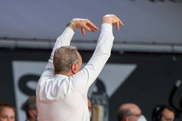 Head Coach Aito Gracia Reneses (Alba Berlin) zeigt den dunk an, FC Bayern Basketball vs. Alba Berlin, BBL Playoffs, Finale, 12.06.2021 Muenchen Bayern Deutschland