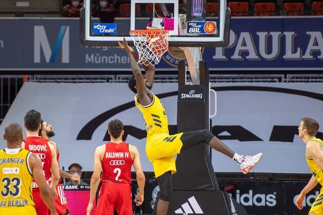 Christ Koumadje 21 (Alba Berlin), dunk!, FC Bayern Basketball vs. Alba Berlin, BBL Playoffs, Finale, 12.06.2021 Muenchen Bayern Deutschland
