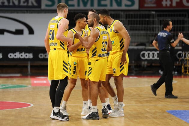 Berlin bejubelt den Sieg GER, FC Bayern Basketball vs. Alba Berlin, Basketball, 1.Bundesliga, Playoffs 2020 2021, Finale Spiel 3, 12.06.2021, GER, FC Bayern Basketball vs. Alba Berlin, Basketball, 1.Bundesliga, Playoffs 2020 2021, Finale Spiel 3, 12.06.2021, Muenchen Copyright: xEIBNER MarcelxEngelbrechtx EP_EER