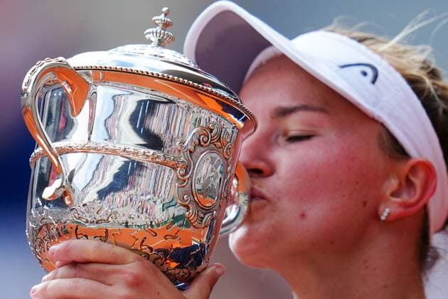 Mandatory Credit: Photo by Javier Garcia BPI Shutterstock (12058169cc) Barbora Krejcikova celebrates with the Suzanne-Lenglen cup after victory in the Women s Singles final French Open Tennis, Day Fourteen, Roland Garros, Paris, France - 12 Jun 2021 French Open Tennis, Day Fourteen, Roland Garros, Paris, France - 12 Jun 2021  Copyright: xJavierxGarcia BPI Shutterstockx 12058169cc